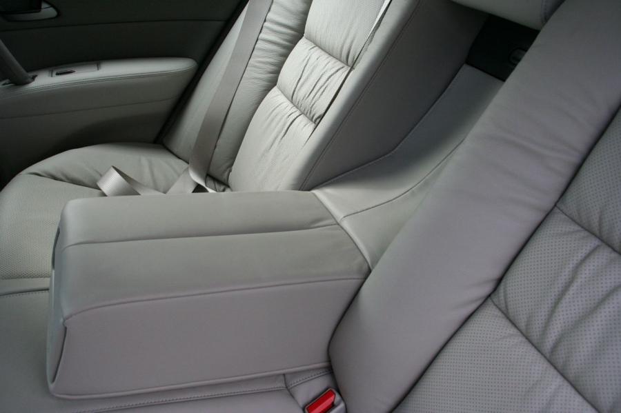 Детали интерьера Acura RL 2008 года  (фото 76 из 85)